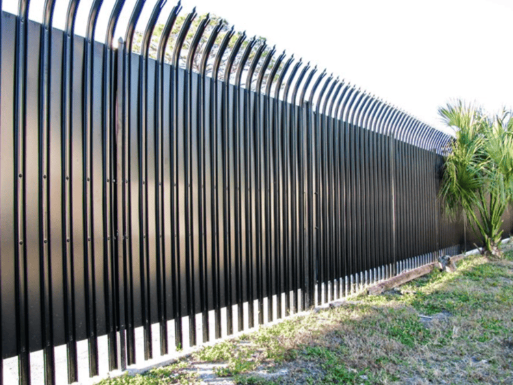 Privacy Spiked Fence - Los Angeles Fence Builders.png