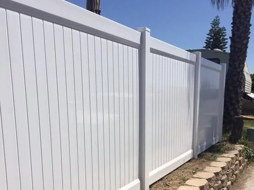 white-vinyl-fence-los-angeles-fence-builders.jpg