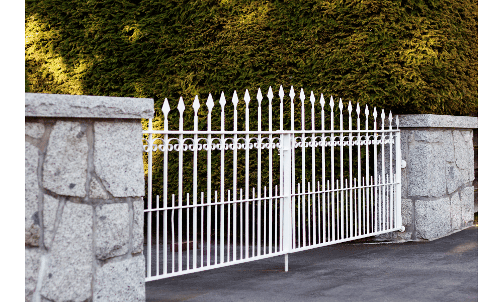 Pros and Cons of Different Fence Materials